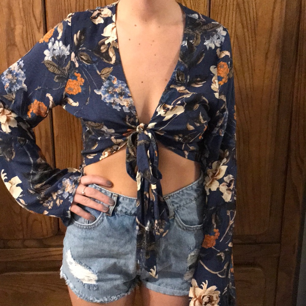 Sky and Sparrow wrap top ! 💙 Brand NEW !!